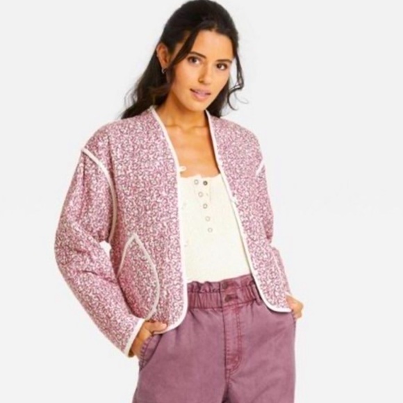 Universal Thread Jackets & Blazers - UNIVERSAL THREAD PINK MINI FLORAL QUILTED CROP JACKET XS